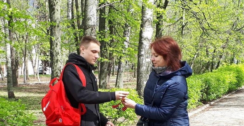 В Пензе начали раздавать георгиевские ленты
