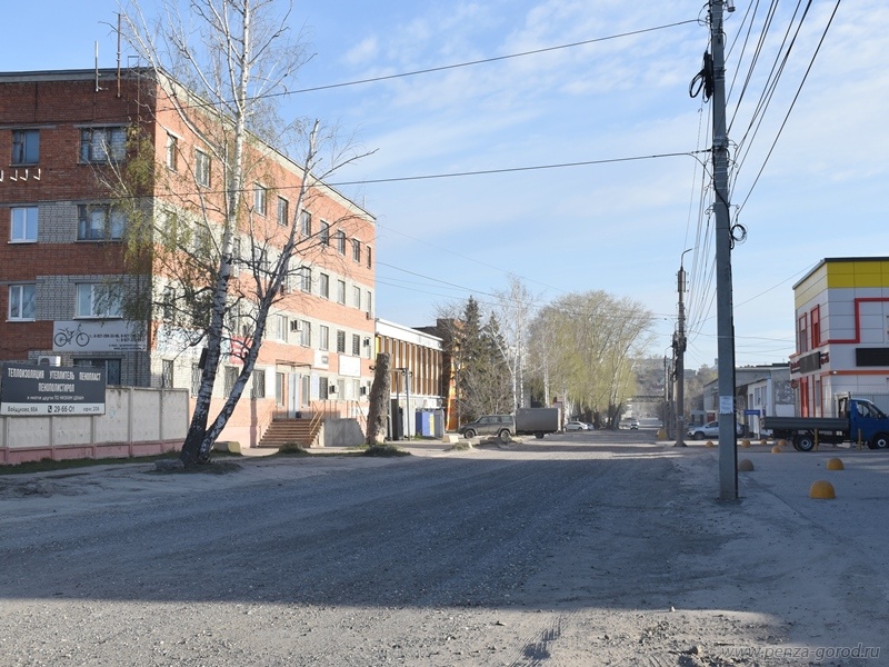 Глава Пензы оценил ход работ по ремонту дороги на улице Байдукова