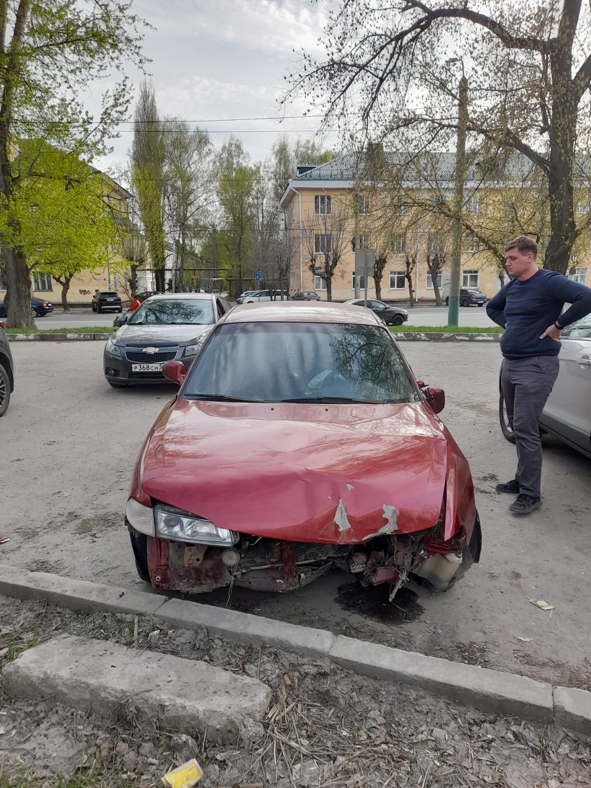 В Пензе нашли машину, протаранившую стойку на платной парковке