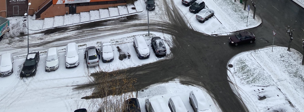 В центре Пензы образовалась огромная яма
