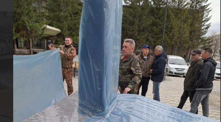 В Кузнецке в преддверии 9 мая привели в порядок памятник воинам, погибшим в локальных конфликтах