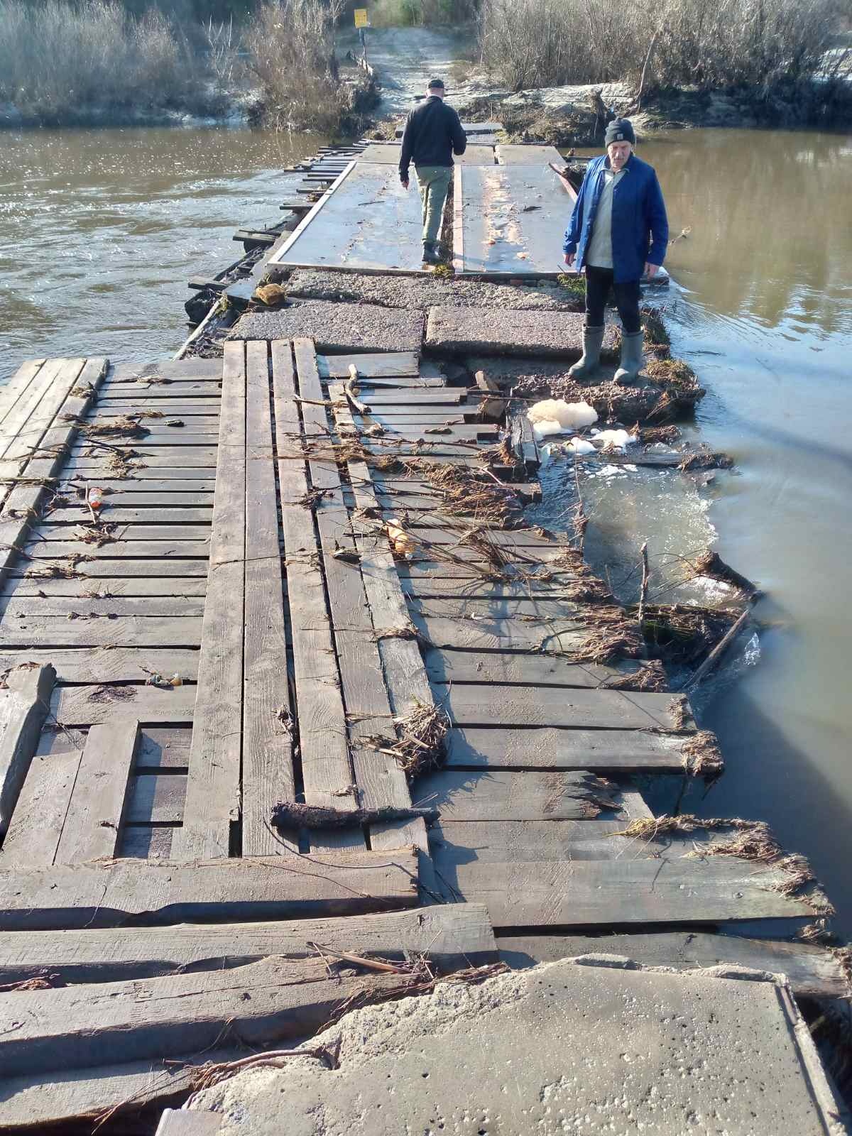 В Бессоновском районе паводок смыл часть «Пыркинского» моста