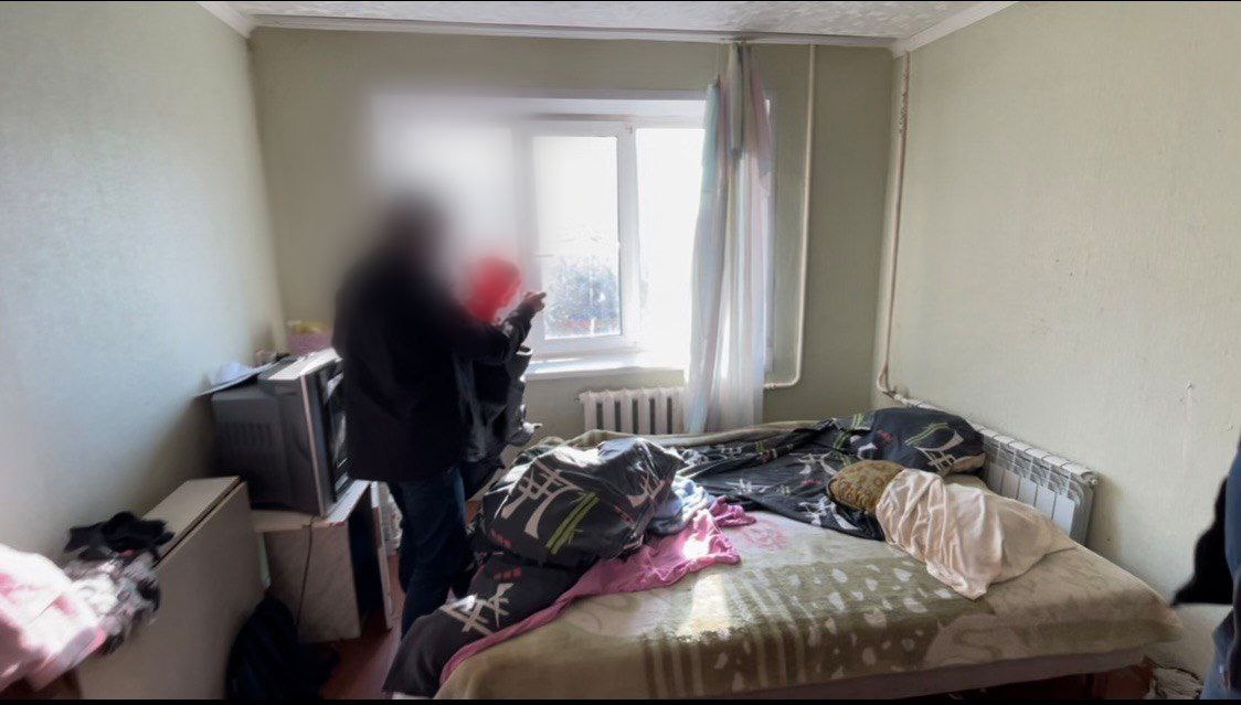 В Пензе ревнивый муж попытался двумя ножами заколоть любовника жены