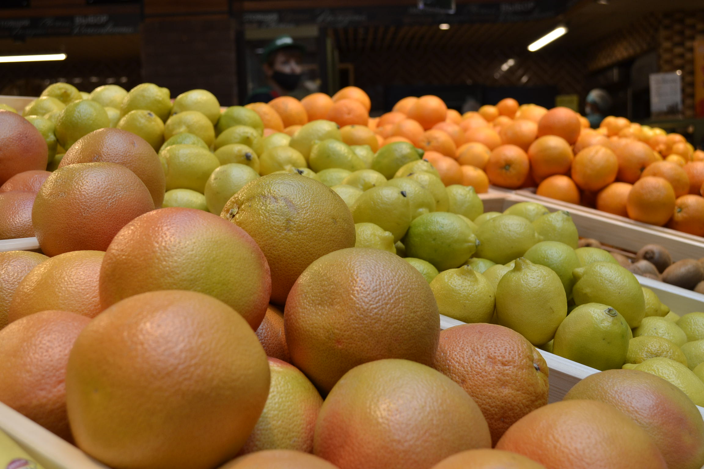 Нечестного водителя уличили в краже перевозимых продуктов