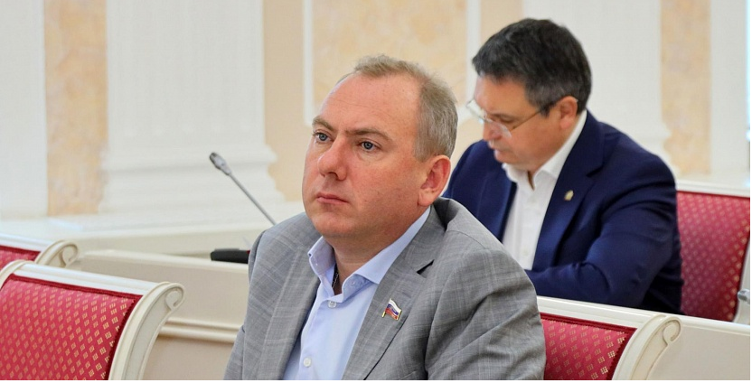 Владимир Вдонин помог матери из Наровчата оформить документы