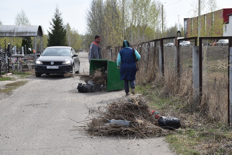 В Пензе вынесли с кладбищ больше 2 тысяч кубометров мусора