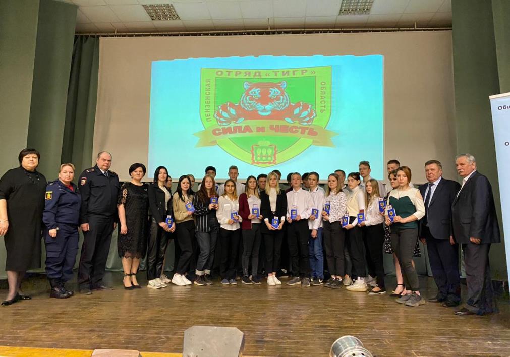 В Мокшанском районе бойцы отряда "Тигр" получили удостоверения