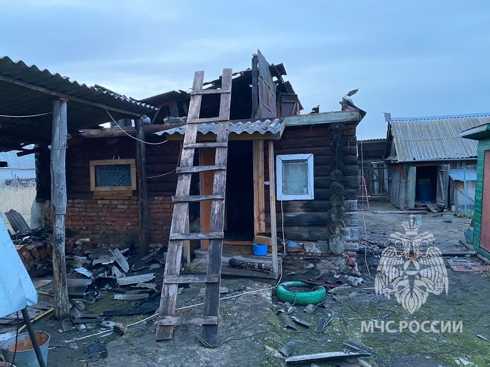 В Кузнецком районе пожар тушили силами двух спецмашин