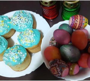 5 необычных и простых способов покрасить яйца к Пасхе