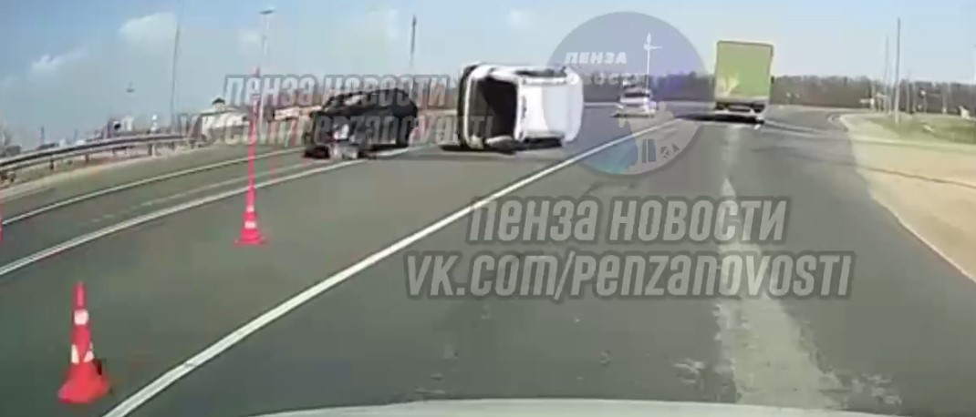 В Кузнецком районе при столкновении двух легковушек пострадали два человек