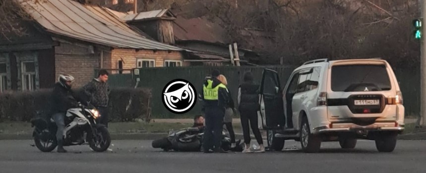 В центре Пензы мотоцикл столкнулся с иномаркой