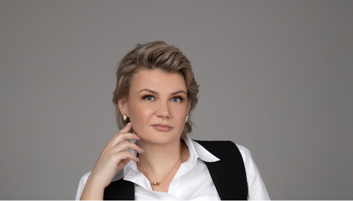 Ольга Изранова продает с молотка право на свидание