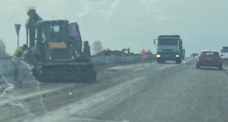 «Изнашивается покрытие»: пензячка попросила власти запретить тяжелой технике ездить по трассе