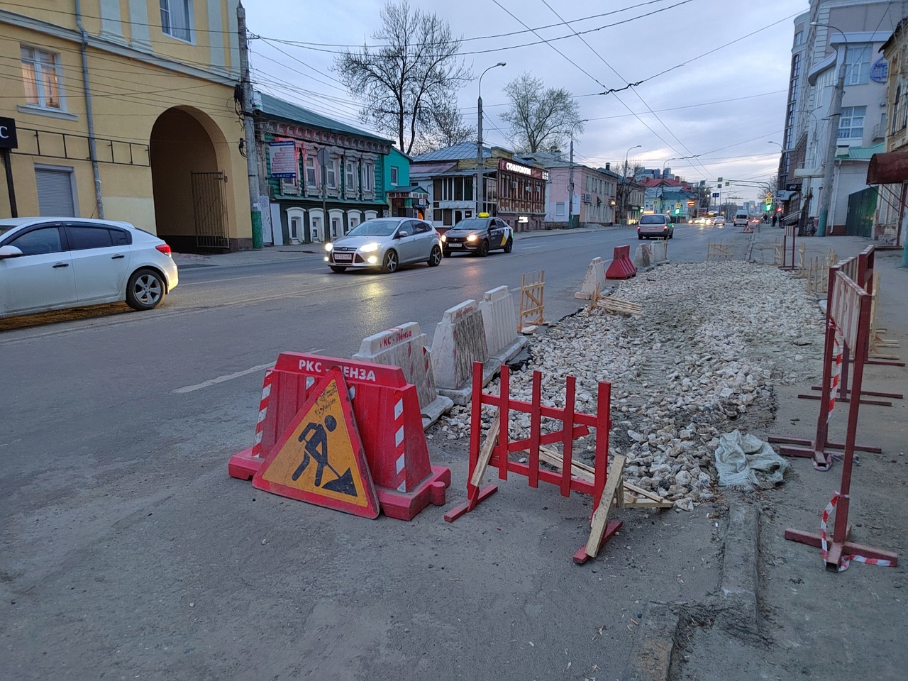 В Пензе после провала асфальта открыли проезд по Суворова