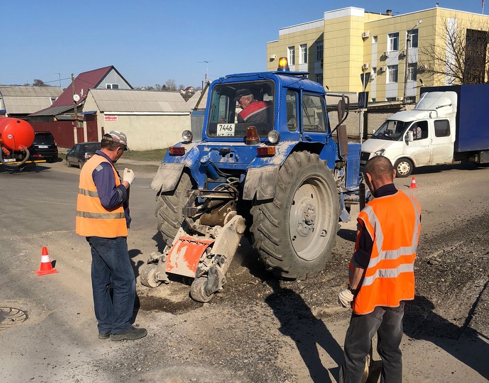 В Кузнецке начали фрезеровать покрытие нескольких дорог