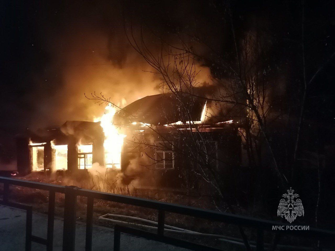 В Бессоновском районе в ночном пожаре пострадали мужчина и пенсионерка