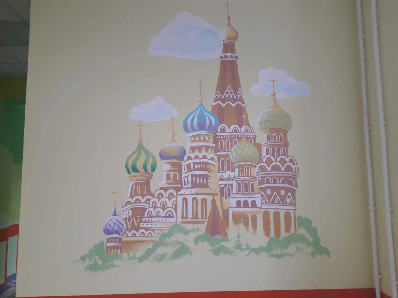 В отремонтированной сердобской межрайонной больнице появилась живописная роспись