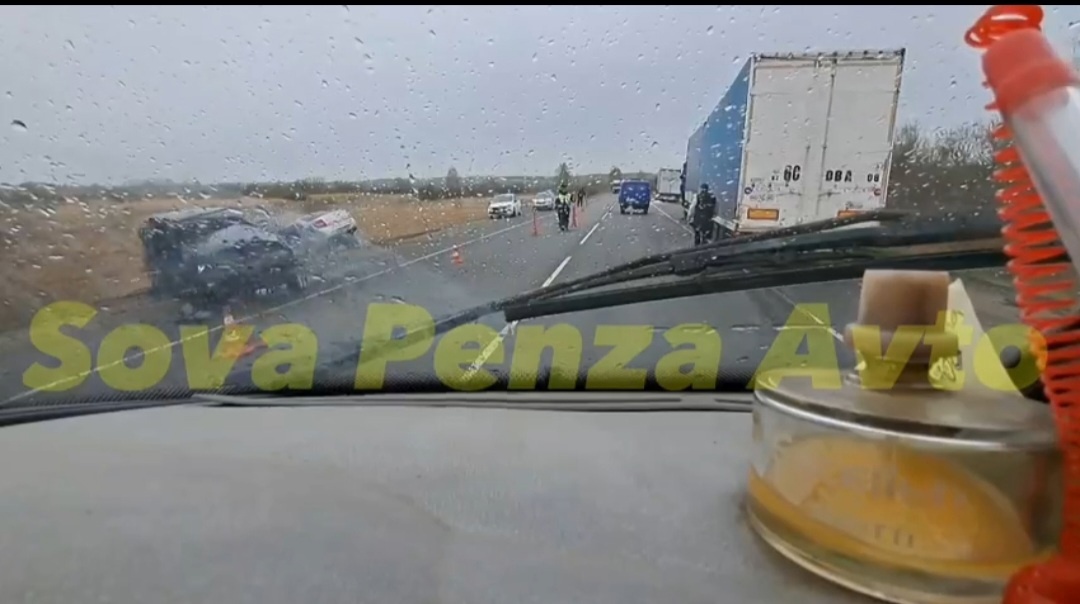 В Нижнеломовском районе в ДТП на трассе искорежило две легковушки