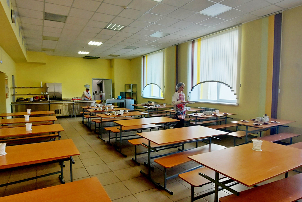 Представители Минобра посетили недавно отремонтированную школу в Мичуринском