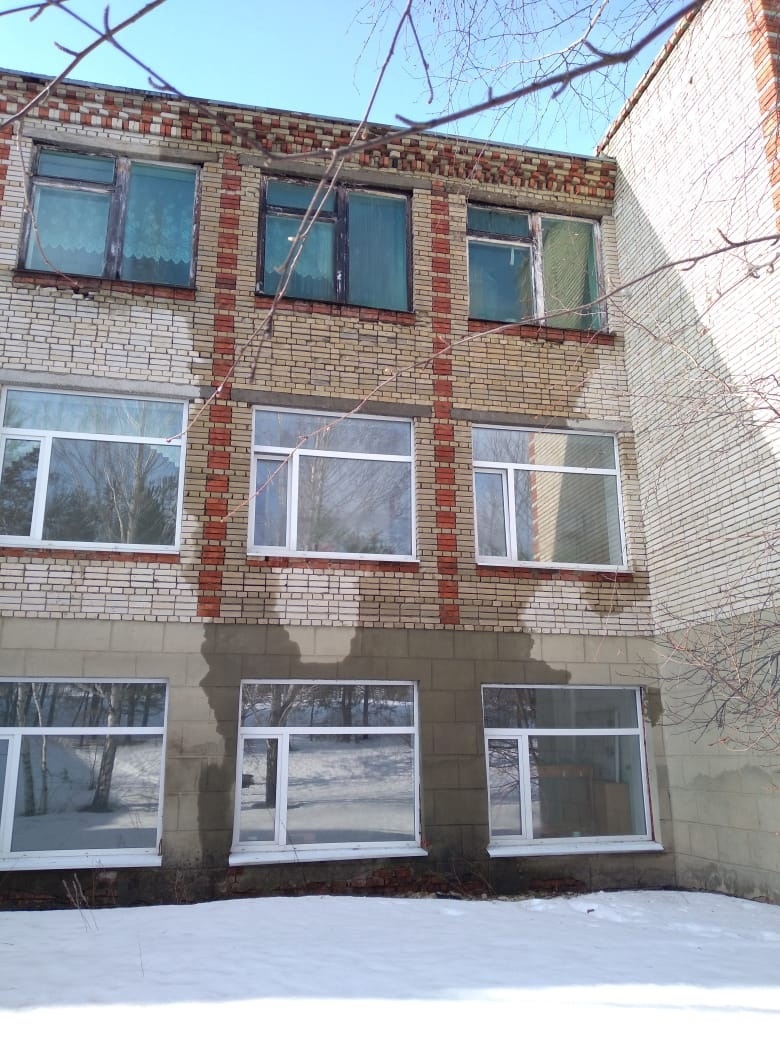 Пензенцам пообещали отремонтировать школу, где от сырости образовался грибок