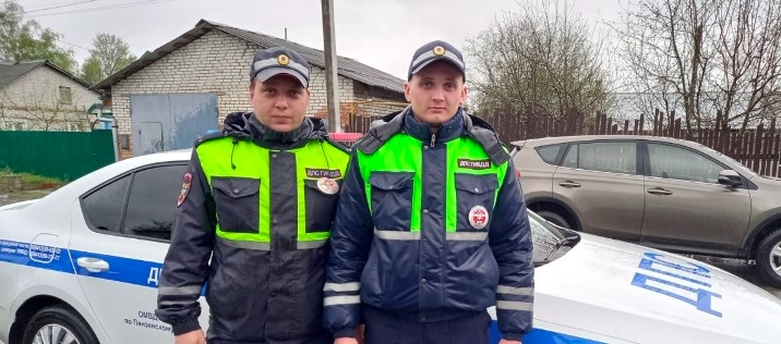 Пензенские инспекторы ГИБДД помогли доставить в больницу ребенка, проглотившего монетку