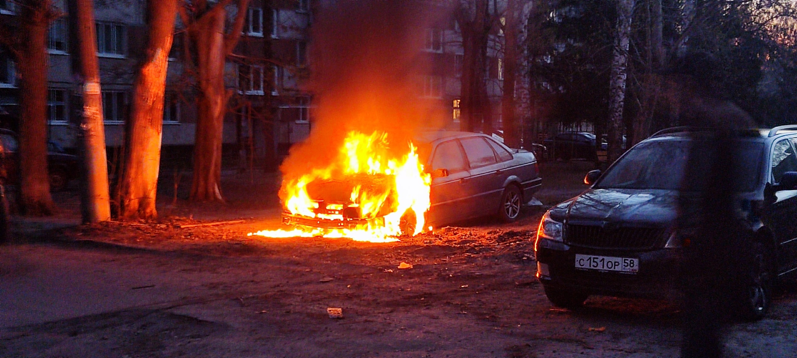 В Пензе на улице Рахманинова сгорела иномарка