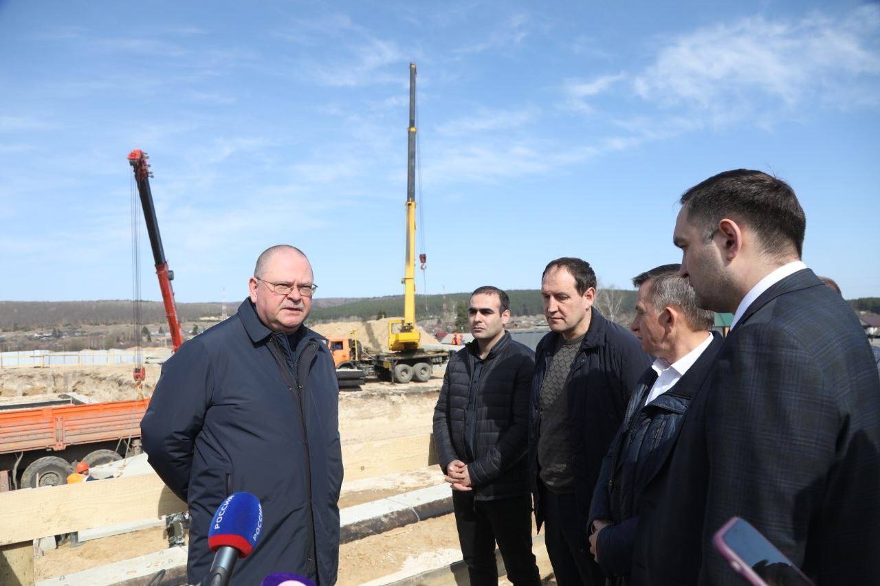 Олег Мельниченко рассказал о строительстве школы в Большом Вьясе