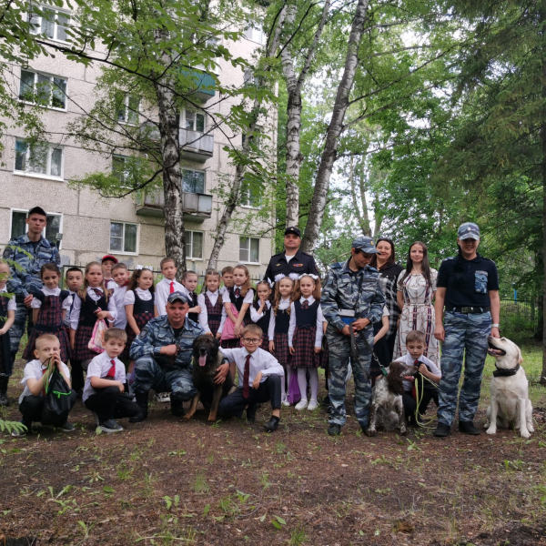 Пензенским школьникам рассказали о работе собак-полицейских