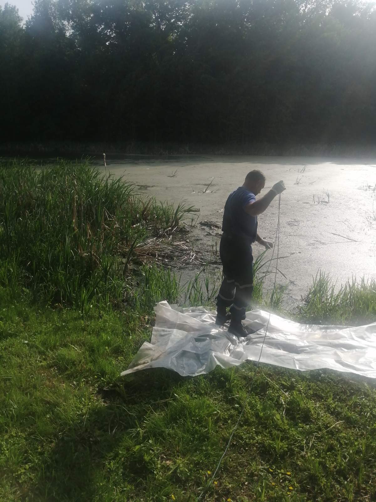 В Пензе спасатели достали из водоема труп мужчины