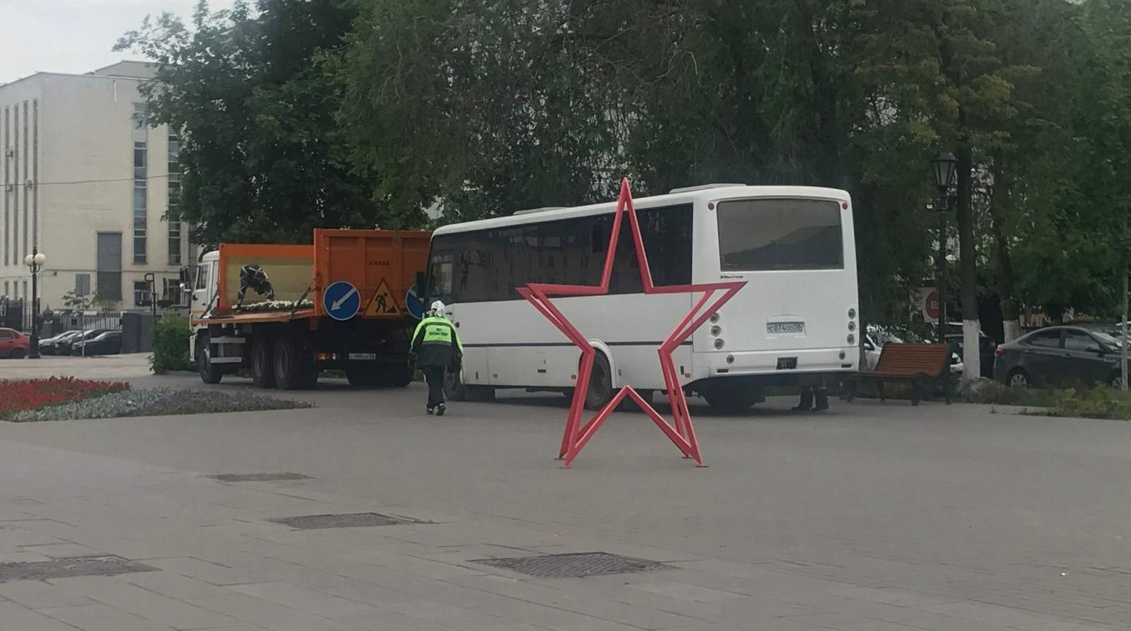 Пензенцам объяснили работу тяжелой техники на улице Московской