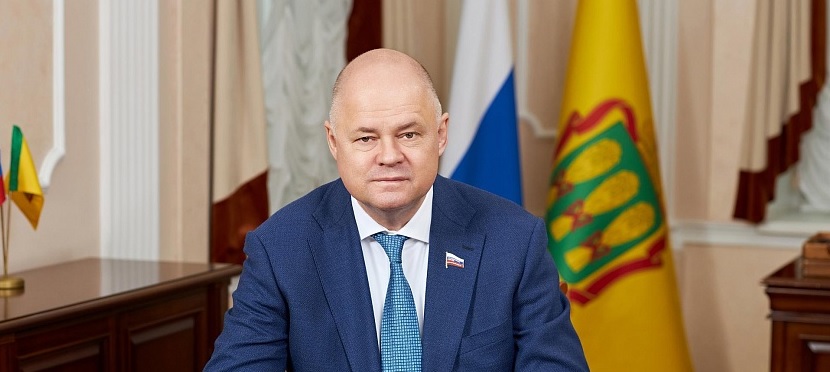 Вадим Супиков поздравил выпускников с «Последним звонком»