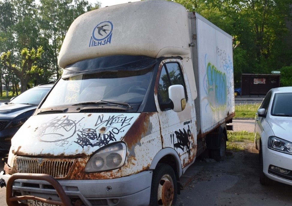 В Пензе активизируют работу по уборке брошенных машин с улиц города