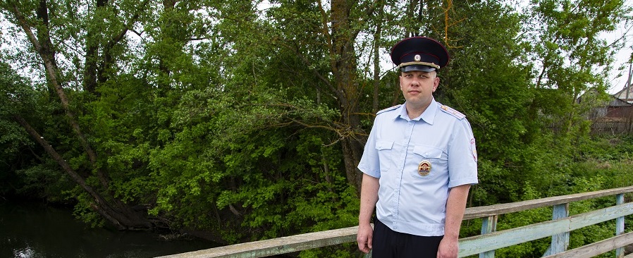 В Пензенской области сотрудник полиции спас из реки тонущего инвалида