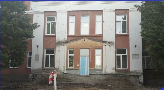 В Сердобске у больницы имени Настина снесли крыльцо