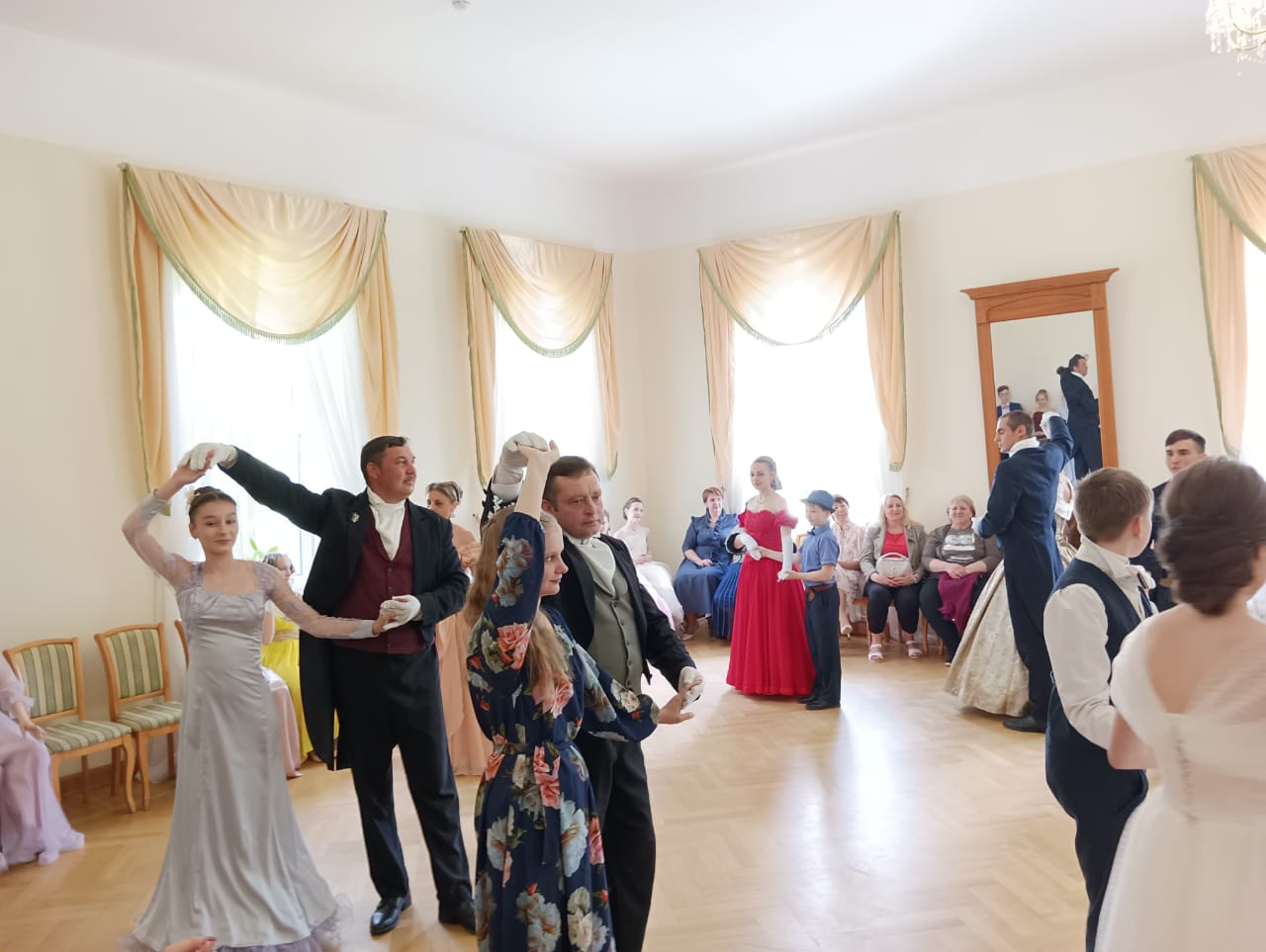 В пензенских Тарханах прошло театрализованное представление с элементами бала лермонтовского времени