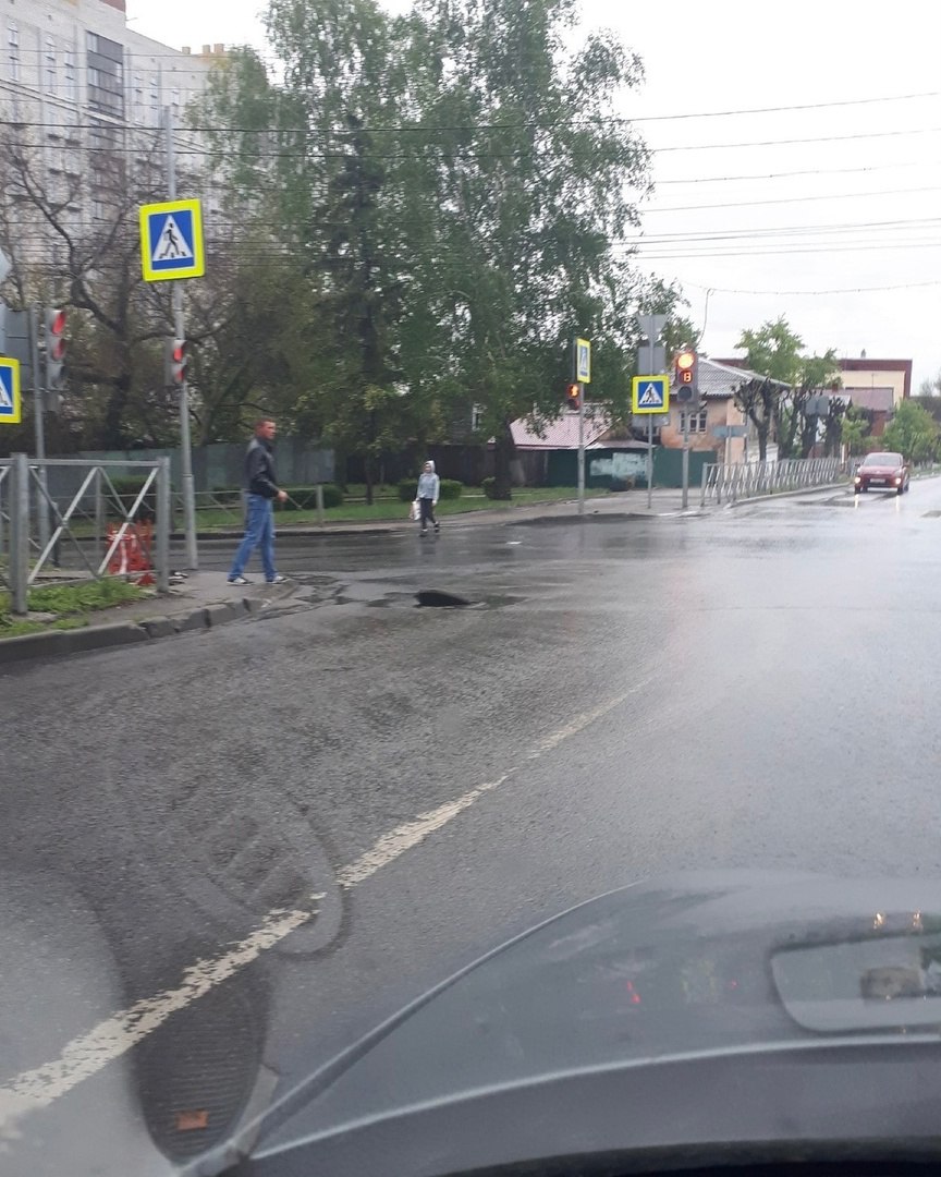 Пензенцев предупредили об открытом люке на оживленном перекрестке