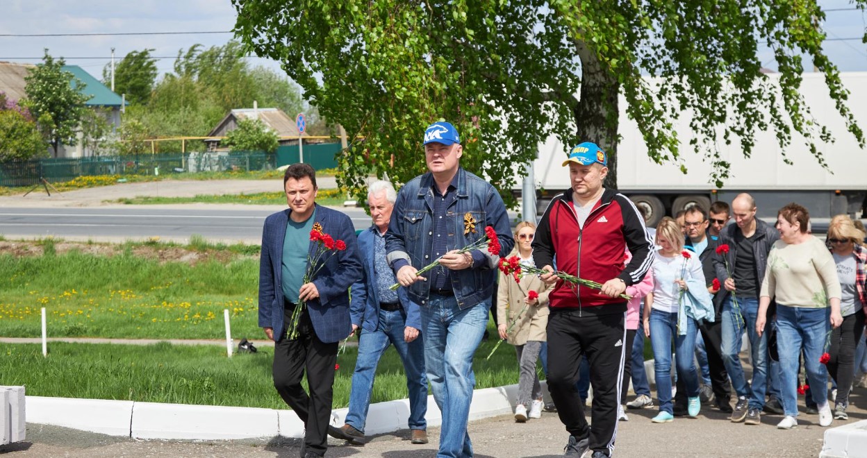 Вадим Супиков принял участие в субботнике на территории мемориала в Кижеватово