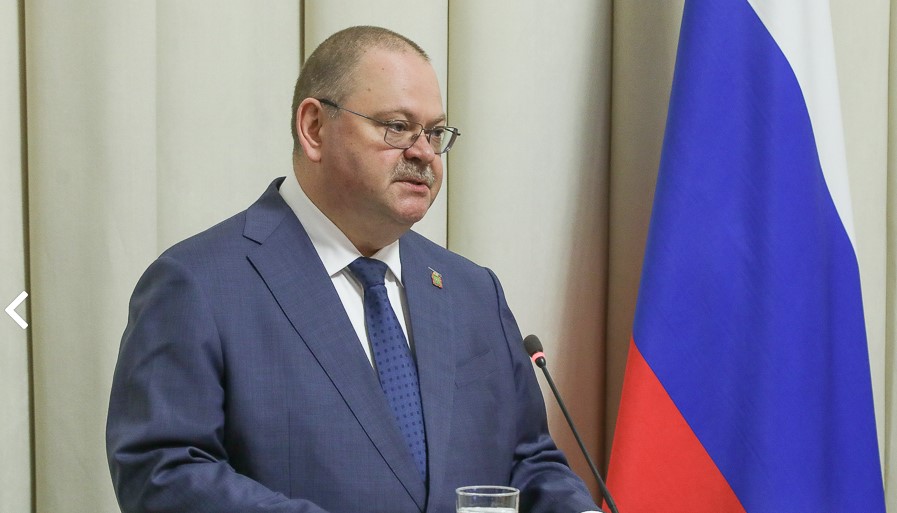 В преддверии Дня Победы Олег Мельниченко вручил государственные и региональные награды