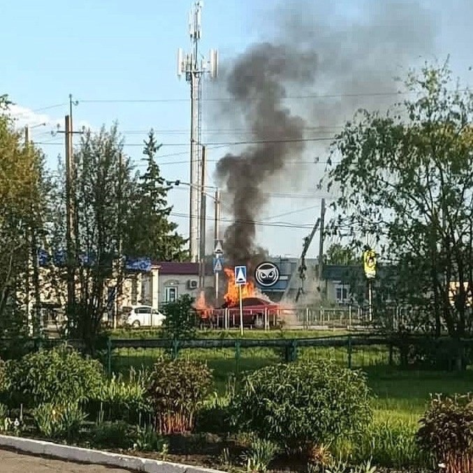 В Бессоновском районе вечером сгорела красная «Ауди»