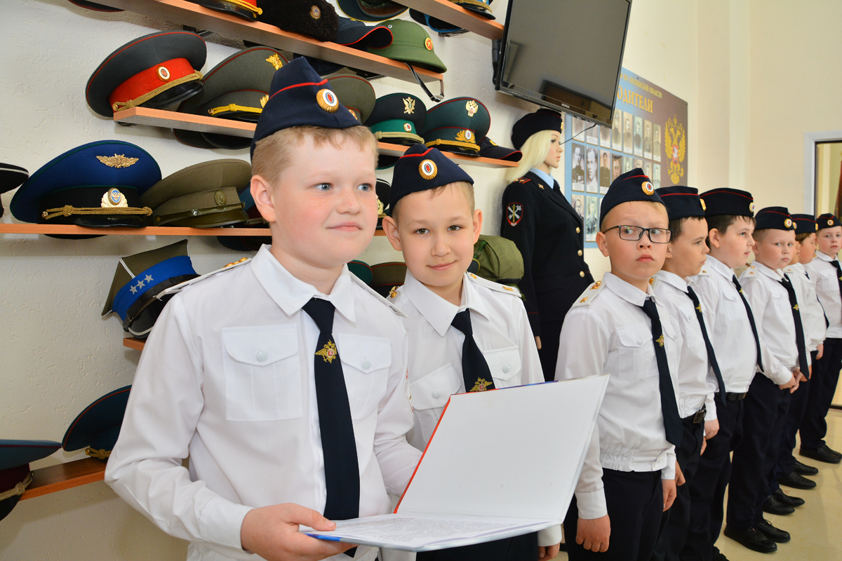 Кадеты-школьники приняли присягу