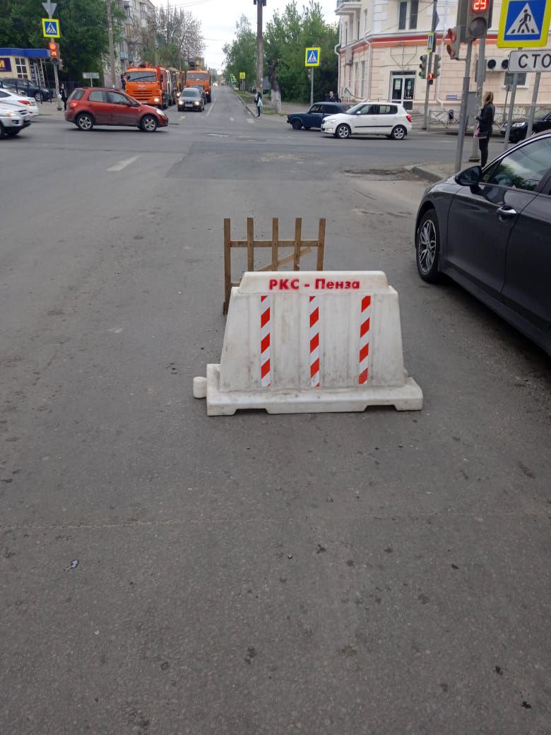 Провал на пересечении улиц Свердлова и Гоголя не могут отремонтировать из-за занятости всех бригад