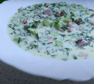 Готовим холодный суп на кефире с минеральной водой