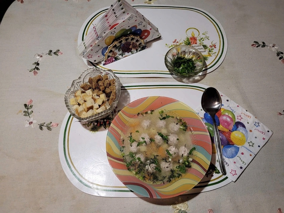 Готовим диетический суп с фрикадельками на обед