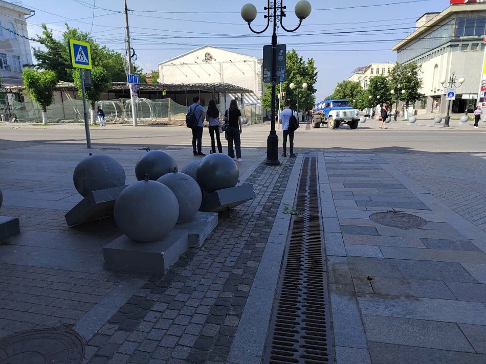 В нижней части улицы Московской ресурсники ведут подготовку к замене теплосетей