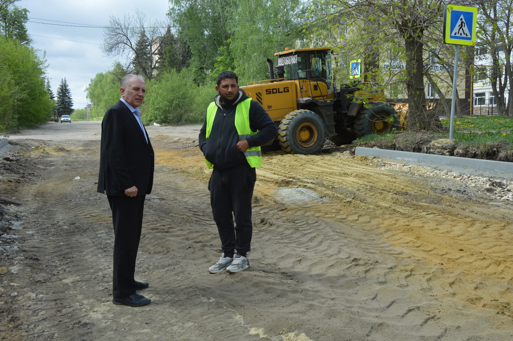 Мэр Кузнецка оценил ход ремонта дорог и строительства объектов в городе
