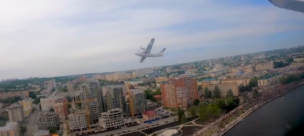 Олег Мельниченко поделился видео из кабины пилота, снятым во время авиашоу в Пензе