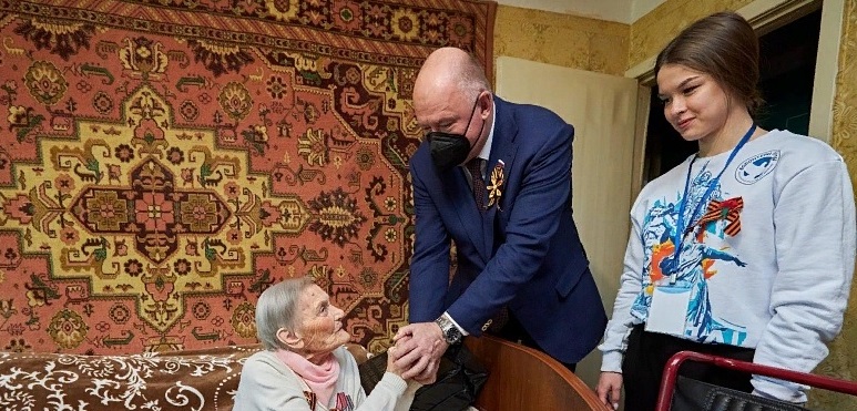 Вадим Супиков лично поздравил ветеранов войны с Днем Победы