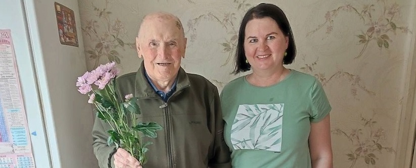 Ольга Чистякова поздравила ветерана с Праздником Великой Победы