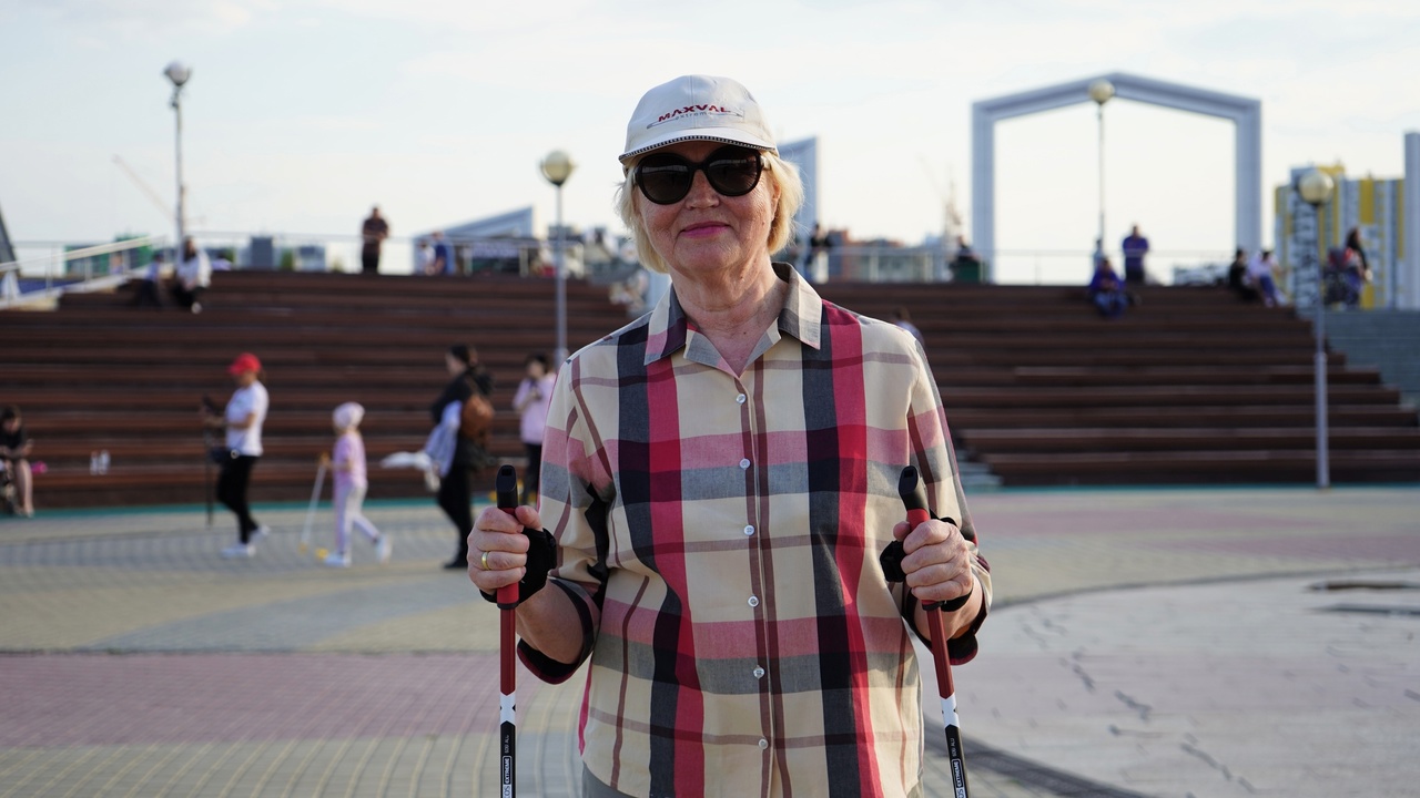 В Спутнике прошел фестиваль скандинавской ходьбы