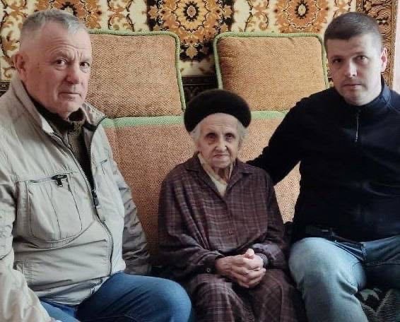 Олег Мельниченко передал поздравления ветеранам Пологовского и Токмакского районов